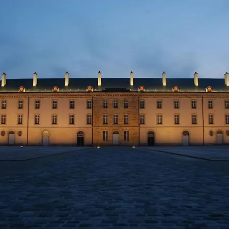 Joli Avec Parking Prive Мулен