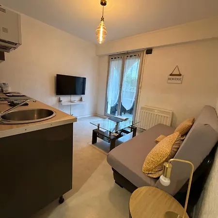 Joli Avec Parking Prive Lejlighed