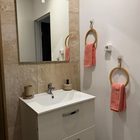 Joli Avec Parking Prive