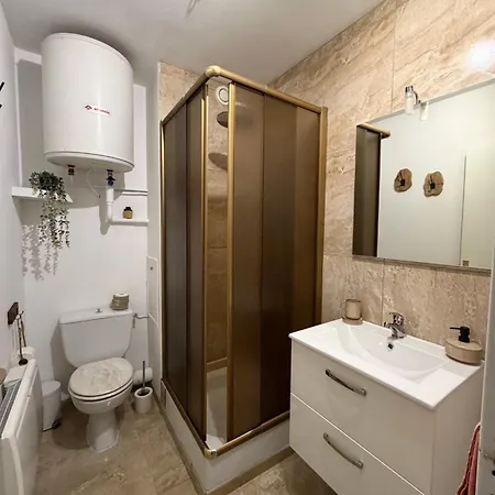 Joli Avec Parking Prive