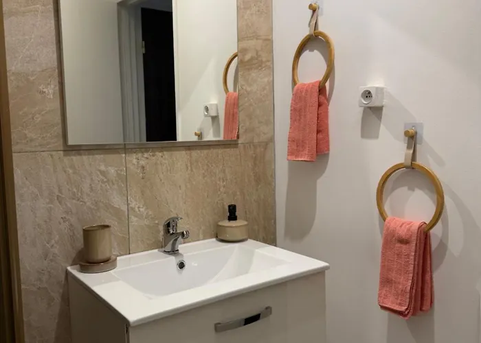 Joli Avec Parking Prive